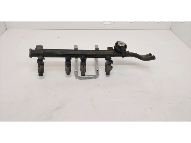 Топливная рампа 037133317N   Volkswagen New Beetle  