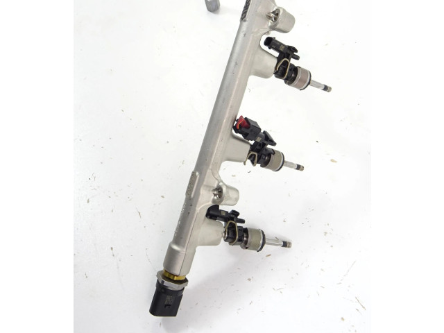 Топливная рампа 05E906054A Skoda Scala