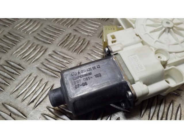 Передний двигатель механизма для подъема окон