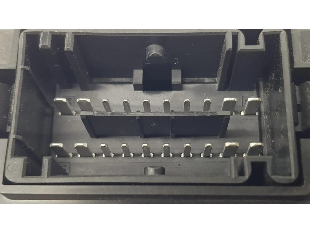   Pojistková skříňka 68381687AA   Jeep Compass 2018