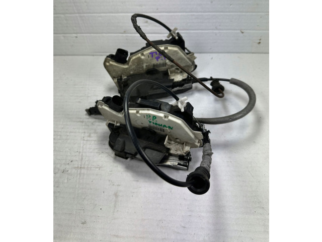 Zámek zadních dveří Volkswagen Tiguan 2011