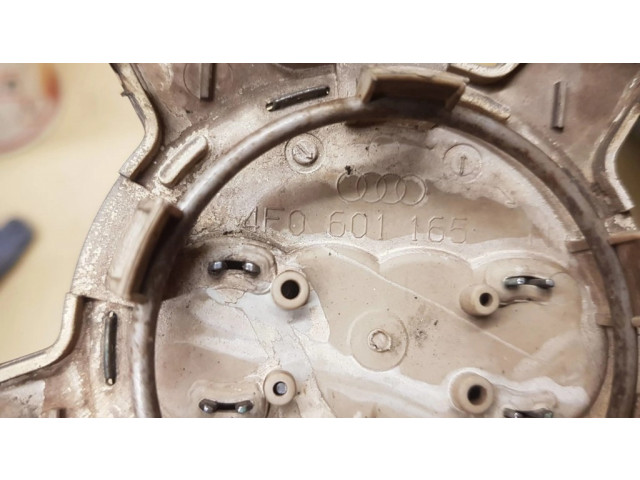 Заводская крышка (крышки) от центрального отверстия колеса