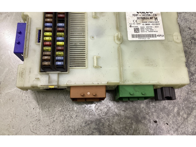 Блок предохранителей 7G9T14C256FA, 30765624AE   Volvo V70    