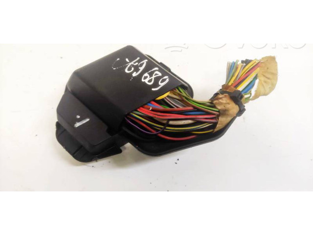 Pojistková skříňka Audi A6 S6 C4 4A 1997