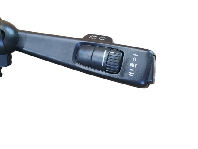 Ручка стеклоочистителей 8682869   Volvo V50