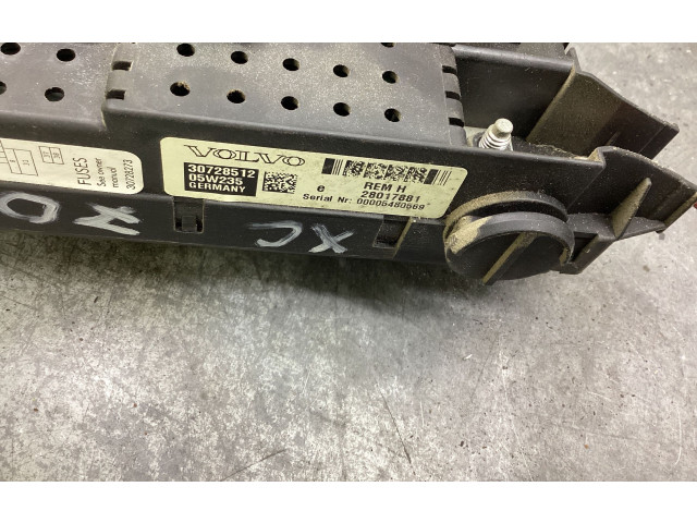 Блок предохранителей 30728512, 28017881   Volvo XC70    