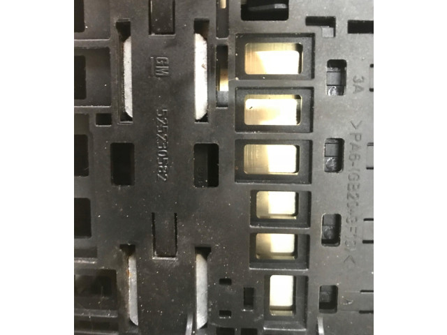 Блок предохранителей     Opel Meriva B    