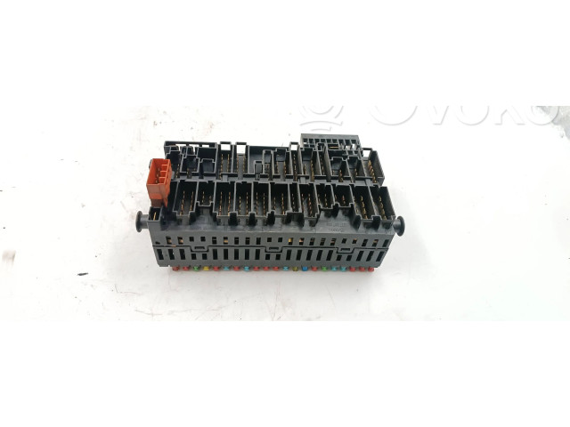 Блок предохранителей  3A0972559   Volkswagen Golf III    