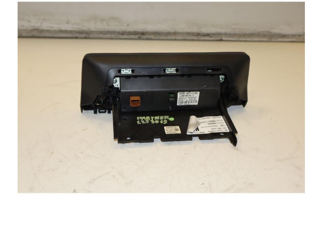 Радио/ проигрыватель CD/DVD / навигация 4390160113   Peugeot Partner III      