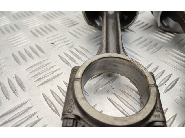  Поршень с шатуном Cxx ckf  Skoda Octavia Mk3 (5E)  