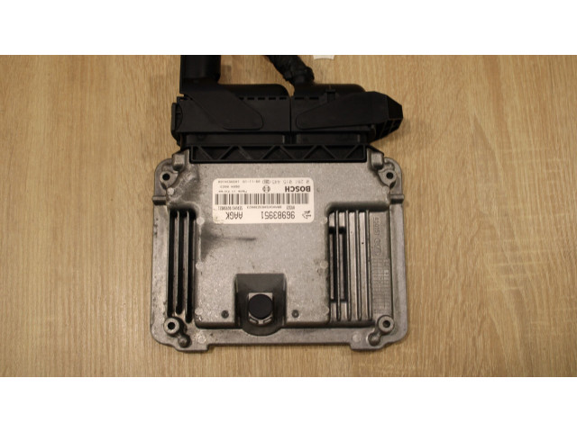 Блок управления двигателя 96983951   Chevrolet Cruze