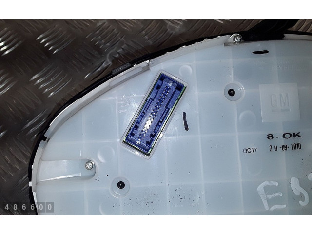 Панель приборов 600775881   Opel Meriva B       