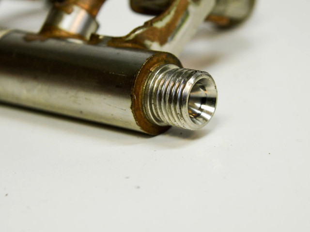 Топливная рампа CM5G9H487HD, BM5G9F972BA Ford Ecosport 1.0