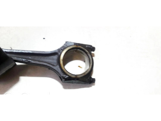 Поршень с шатуном Opel Vectra A для бензинового двигателя 1.6