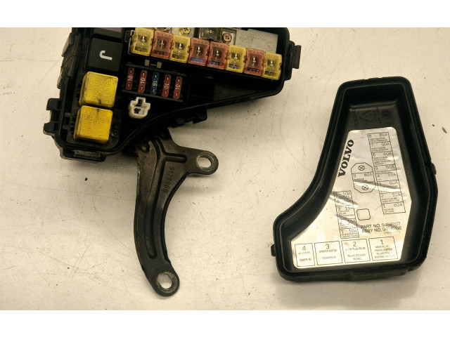 Блок предохранителей  9162084, 9128578   Volvo S70  V70  V70 XC    