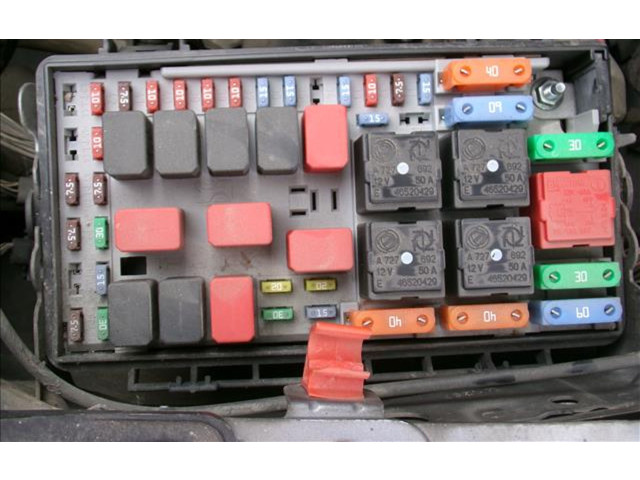 Pojistková skříňka 51775622 Fiat Punto (188) 1999