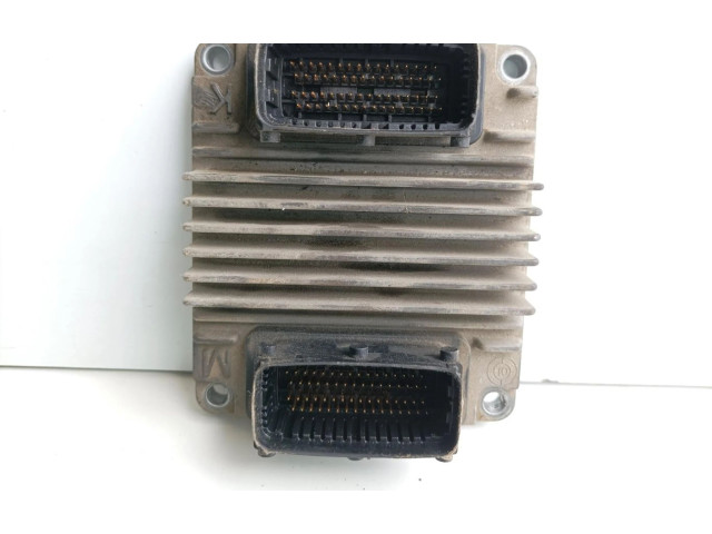 Блок управления двигателем Блок управления D01010 Opel Combo C