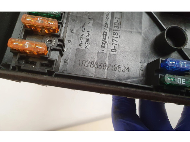 Pojistková skříňka 1K0937125A Volkswagen Caddy 2008