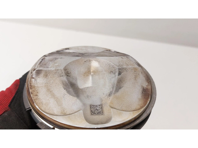 Píst 9A11031400R   Porsche Cayman 981  pro benzínový motor 3.4  