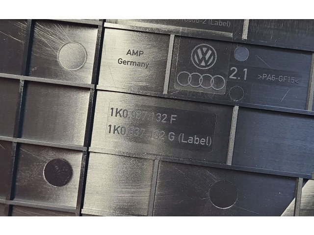 Блок предохранителей 1K0937125D, 1K0937132F Volkswagen e-Golf