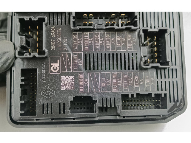 Блок предохранителей 284B76RA0A, L162305EE6 Mitsubishi Outlander IV