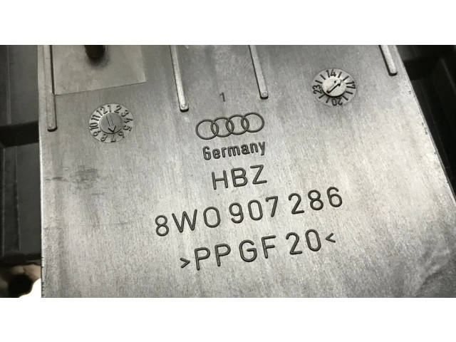 Другая деталь салона