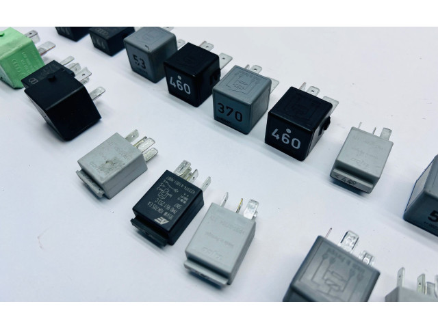   Pojistková skříňka 0281003032, 20141205   Volkswagen Tiguan 2008