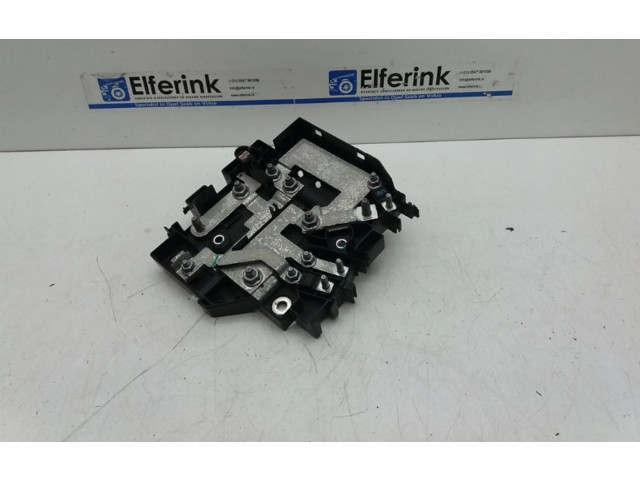 Блок предохранителей 8889877787, 32265898 Lynk & co 01