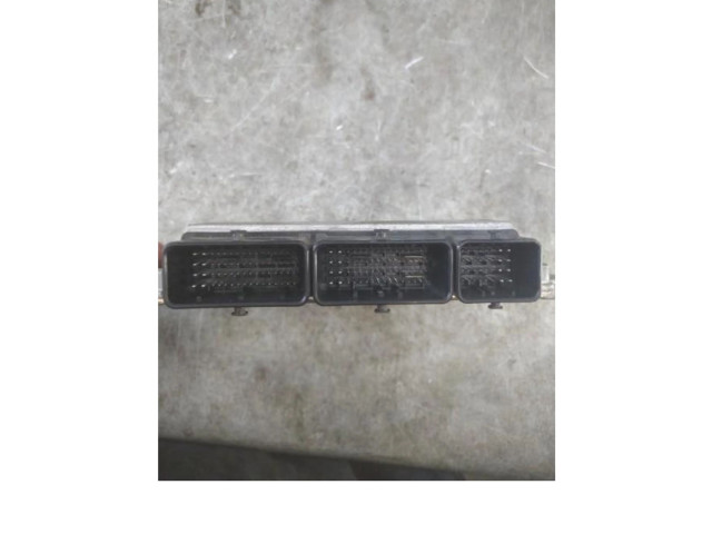 Блок предохранителей 681037125R Dacia Sandero