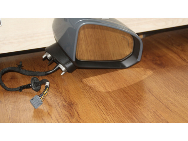 Зеркало электрическое Volvo XC40 - года