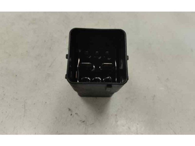 Блок предохранителей 9803299780 Peugeot 2008 I