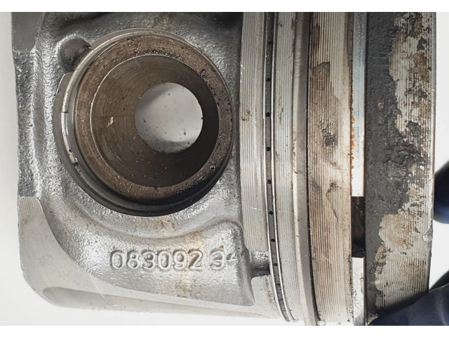 Поршень 0830923 Mercedes-Benz A W169