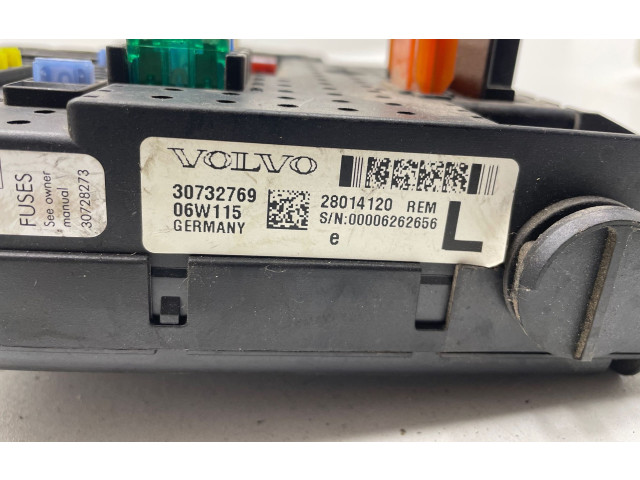 Блок предохранителей 30732769, 28014120 Volvo V70