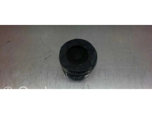 Píst Citroen Xsara pro naftový motor 1.6 9H02