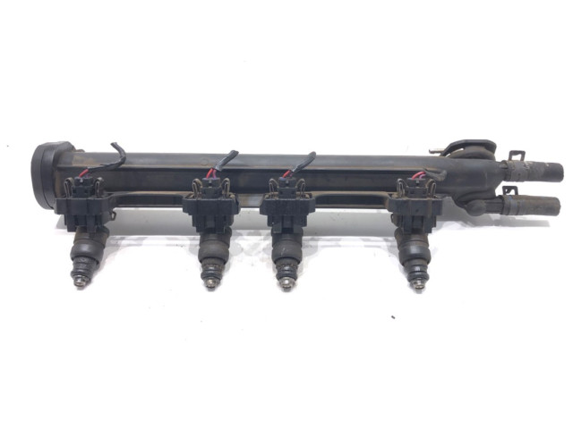 Топливная рампа 06A133317A   Volkswagen Golf IV  