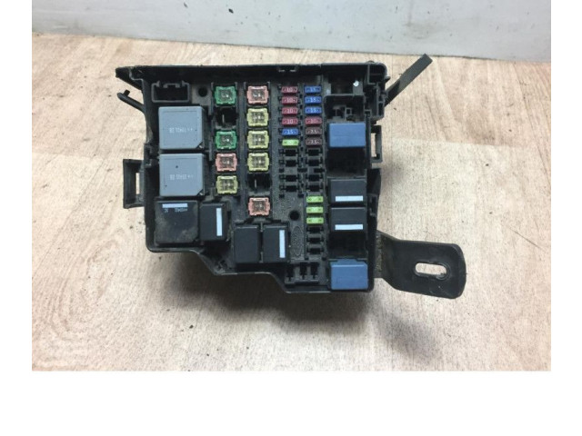 Блок предохранителей     Dacia Logan I    