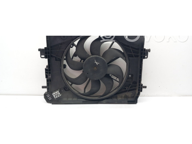 Вентилятор радиатора     8240636, 214816812R    Renault Clio IV 