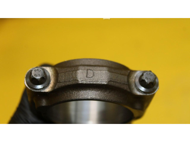  Поршень с шатуном  B6304T  Volvo S60  