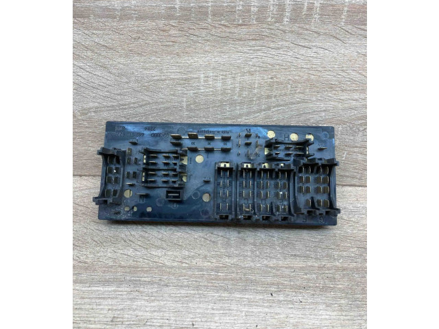   Pojistková skříňka 443941822A   Audi 80 90 S2 B4 1991