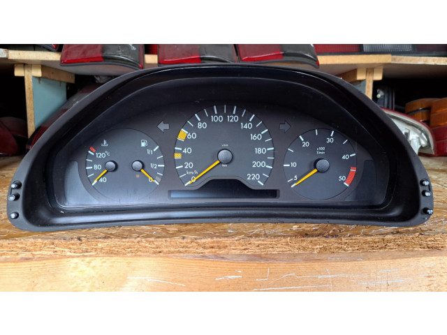 Панель приборов 2105401248, 110008827019   Mercedes-Benz E W210       