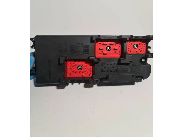 Блок предохранителей 13190892, 519115000   Opel Vectra C    