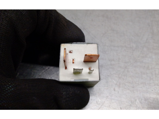 Блок предохранителей 357911253 Skoda Fabia Mk1 (6Y)