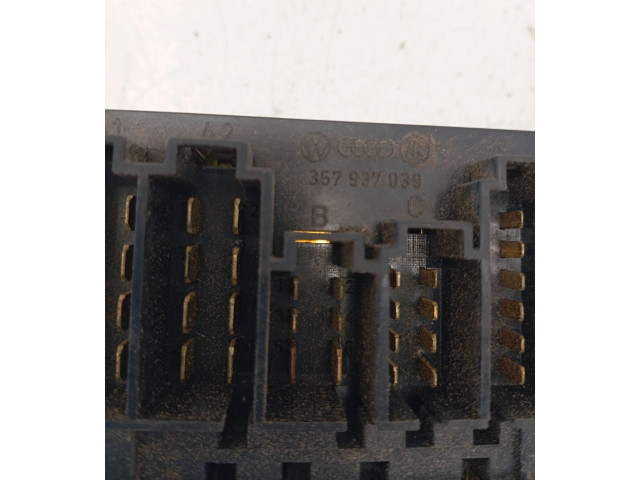 Блок предохранителей 357937039 Volkswagen Transporter - Caravelle T4