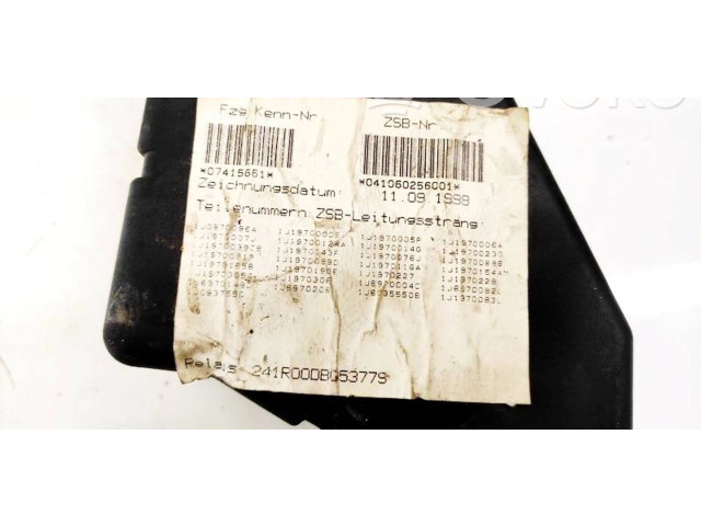 Блок предохранителей 1J1970005P, 1J1970014G Volkswagen Golf IV