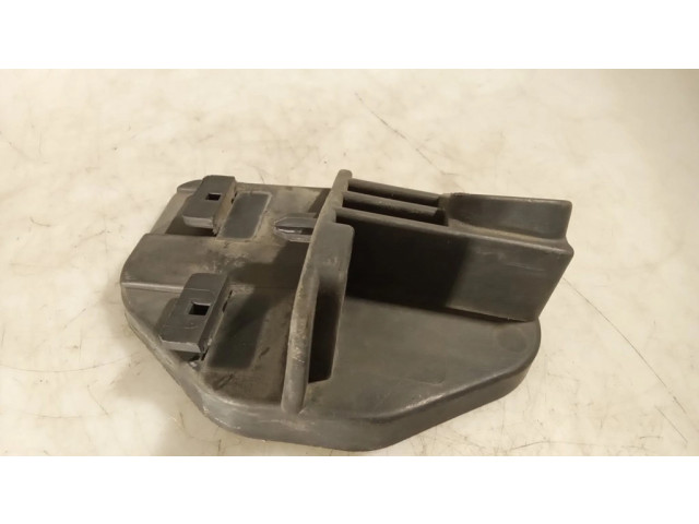 Передний держатель бампера