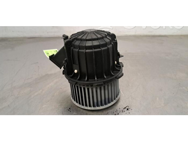 Вентилятор печки    8T1820021   Audi Q5 SQ5