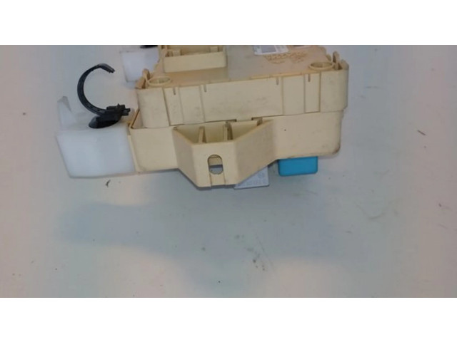 Блок предохранителей 892210F010   Toyota RAV 4 (XA30)    