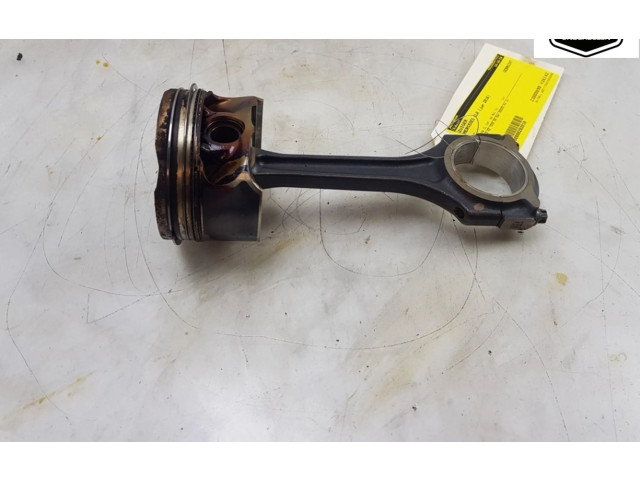 Píst A2700302717, A2700300420 Mercedes-Benz CLA C117 X117 W117 M270.910