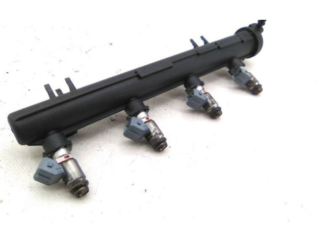 Топливная рампа 8200051963   Renault Clio II  