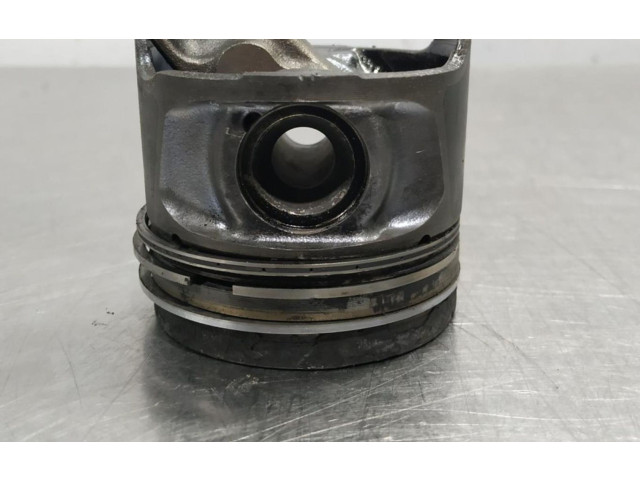 Поршень с шатуном 7657H Dacia Logan II